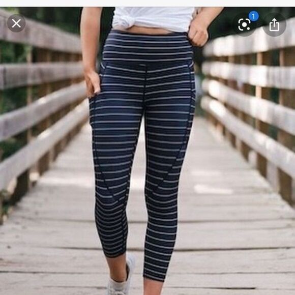 Zyia black stripe pocket light tight capris Size 2 C34 - Picture 2 of 11